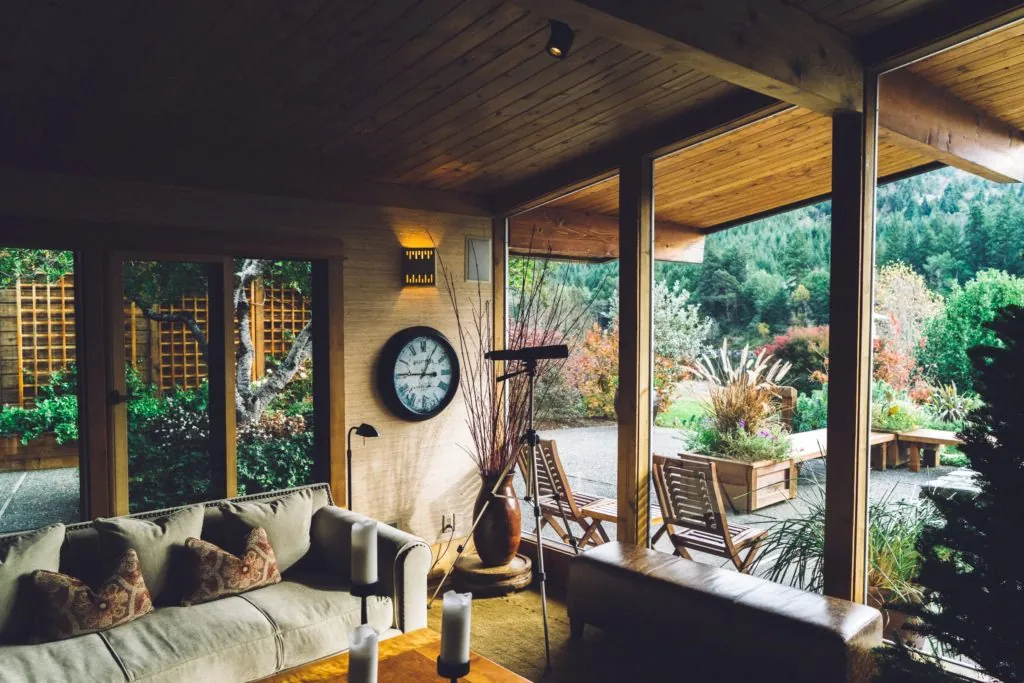 cozy living with daylight lighting